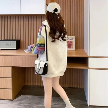 Hoody в стил Мозайка от кадифе и Дебелото плетени, За жени през Зимата 2024 г. Корейската Версия на Стилния Свободно Сако-topa Средна Дължина - Изображение 2  