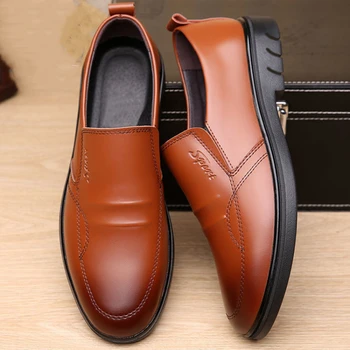 Новата мъжка мода 2023 г., универсална бизнес кожени обувки в британския стил, Дишаща Ежедневни работна мъжки обувки с мека подметка, мъжки маратонки - Изображение 1  
